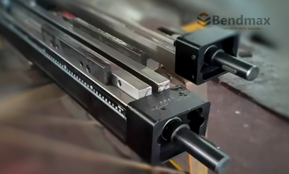 Uzun Parçaların Bükülmesinde Açı Tutarsızlığı mı? Bendmax Manuel Bombeli Sistem, Pres Freni Sapmasını Doğru Bir Şekilde Çözüyor